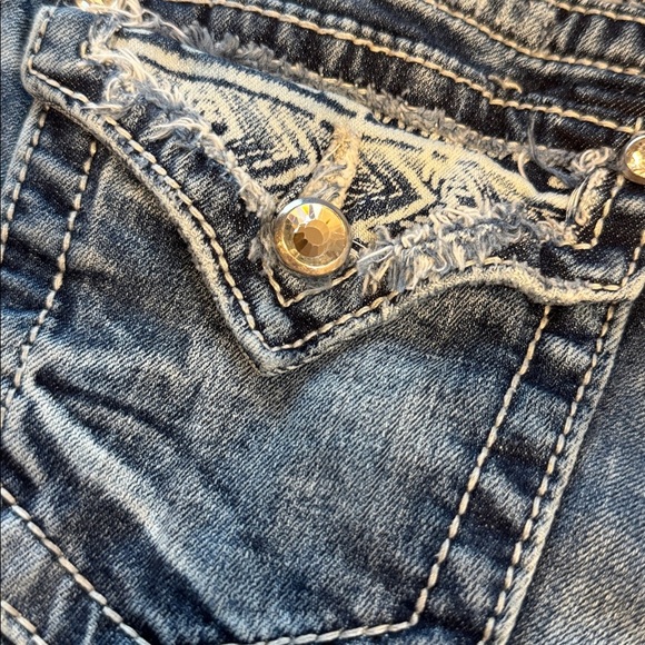 Signature Blue Jean Shorts with Aztec print - Picture 9 of 11